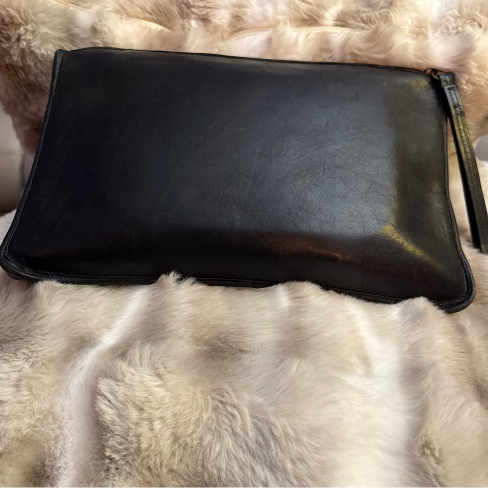Scovill Sleek Black Leather women’s wristlet pouch 17”